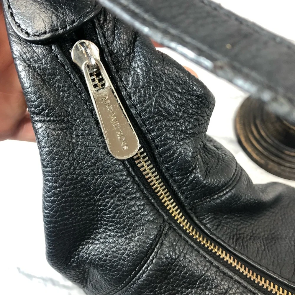 Michael Kors Leather Shoulder hobo bag Black One strap Silver Buckle clasp Lined